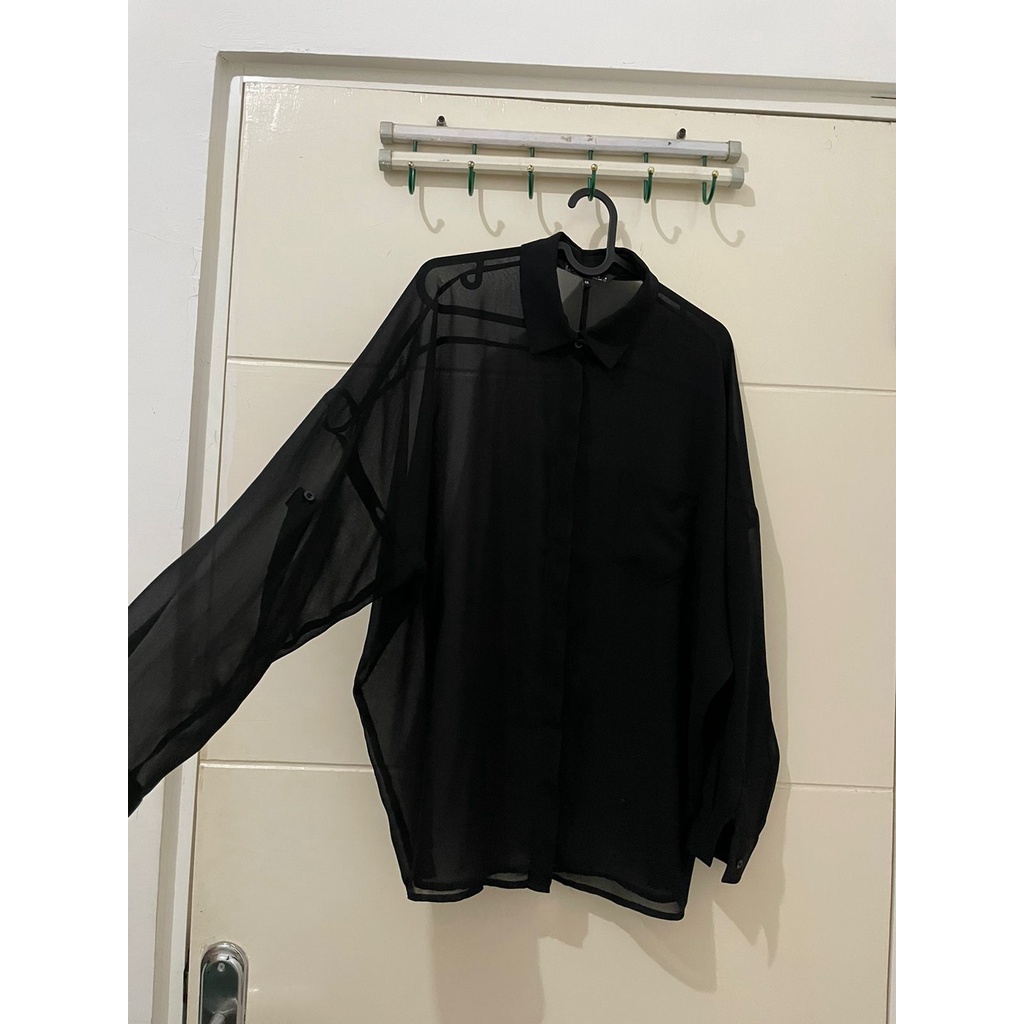 PRELOVED KEMEJA HITAM TRANSPARAN / OVERSIZED BLACK BLOUSE / KEMEJA TIPIS WANITA