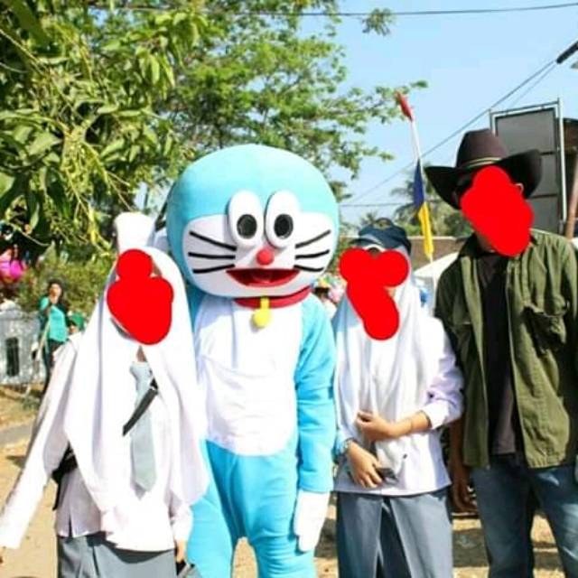 Kostum badut Doraemon