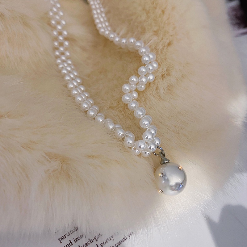 Aksesoris fashion wanita versi korea dari kalung mutiara yang simpel dan elegan