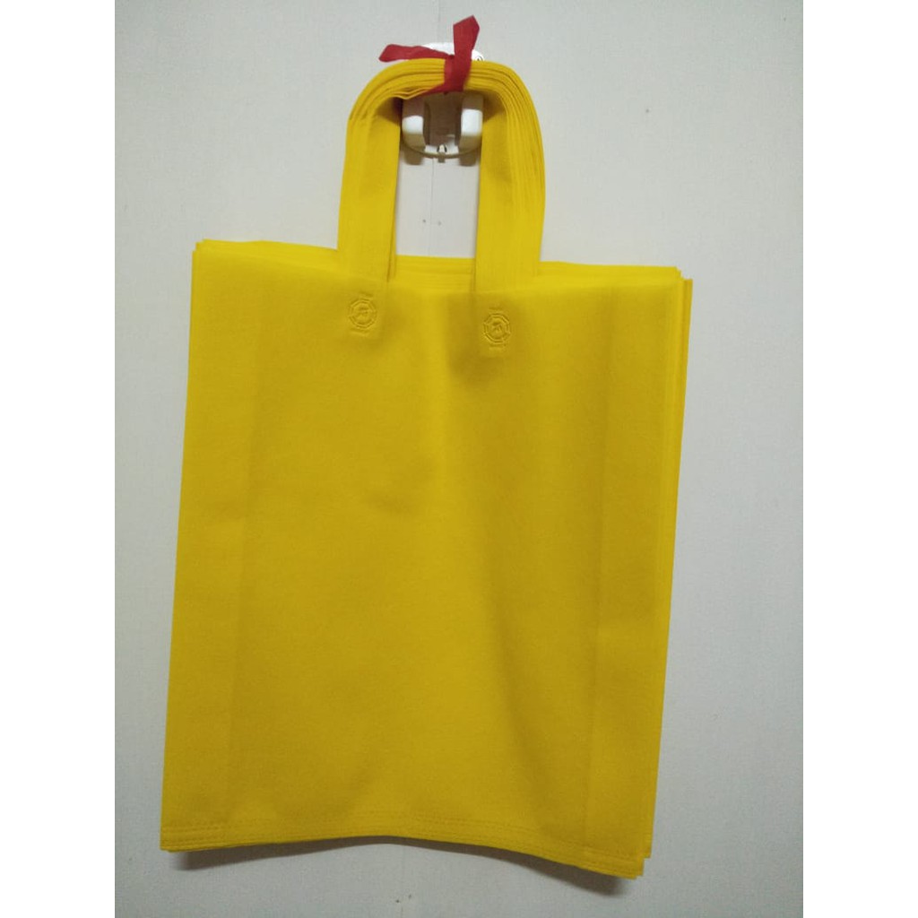 

Tas Spunbond - Goodie Bag Ukuran 38 x 45 (Isi = 1 Lusin)