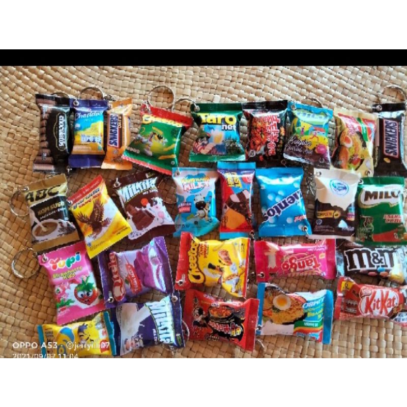 Gantungan Kunci Miniatur Snack / Tempelan Magnet Kulkas Snack