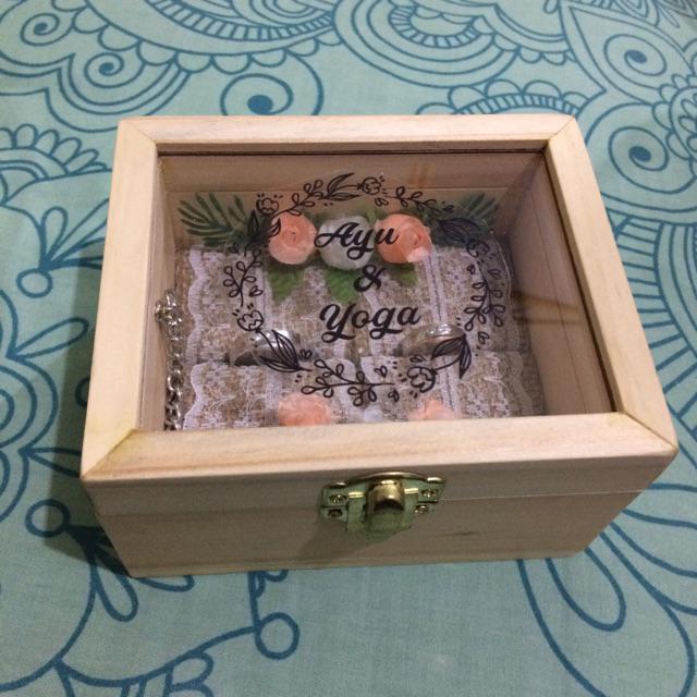 Kotak Cincin Kawin Kayu Akrilik (bantalan Burlap) / Wooden Acrylic Wedding Ring Box