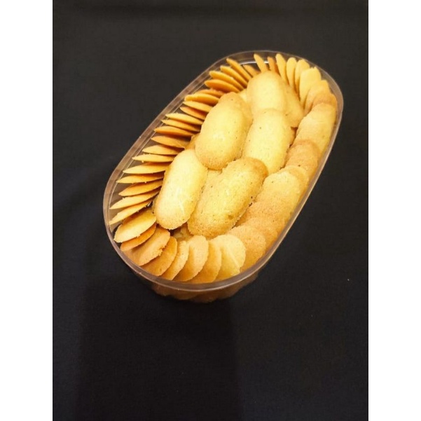

Kue kering lidah kucing