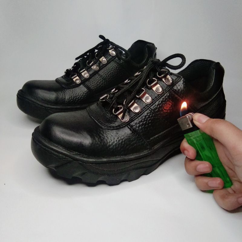 Sepatu Safety Kulit Asli Ujung Besi Sol Karet (Safety 02)