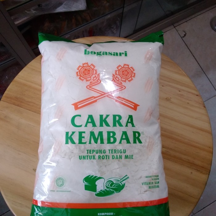 Tepung terigu Cakra kembar 1kg