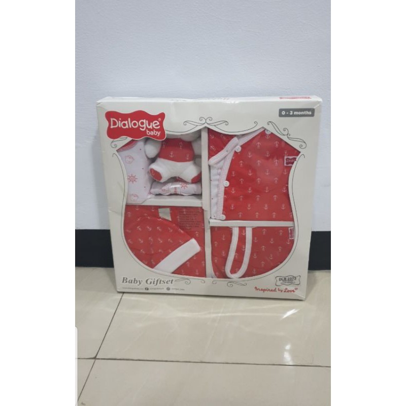 Dialogue Baby Gift Set