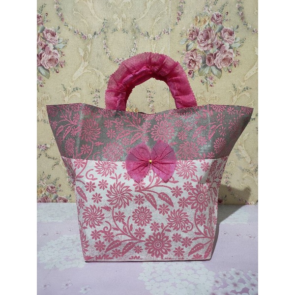 Tas hajatan Sahrini tebal kaku Motif Bunga uk 22x22
