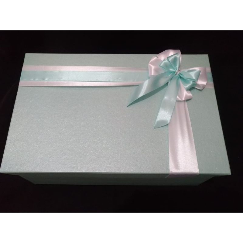 

Kotak kado besar /.Gift box besar cover fancy paper uk.40 x 25 x 15 cm