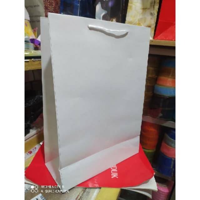 

Paper bag buku polos putih bahan tebal isi 12pcs