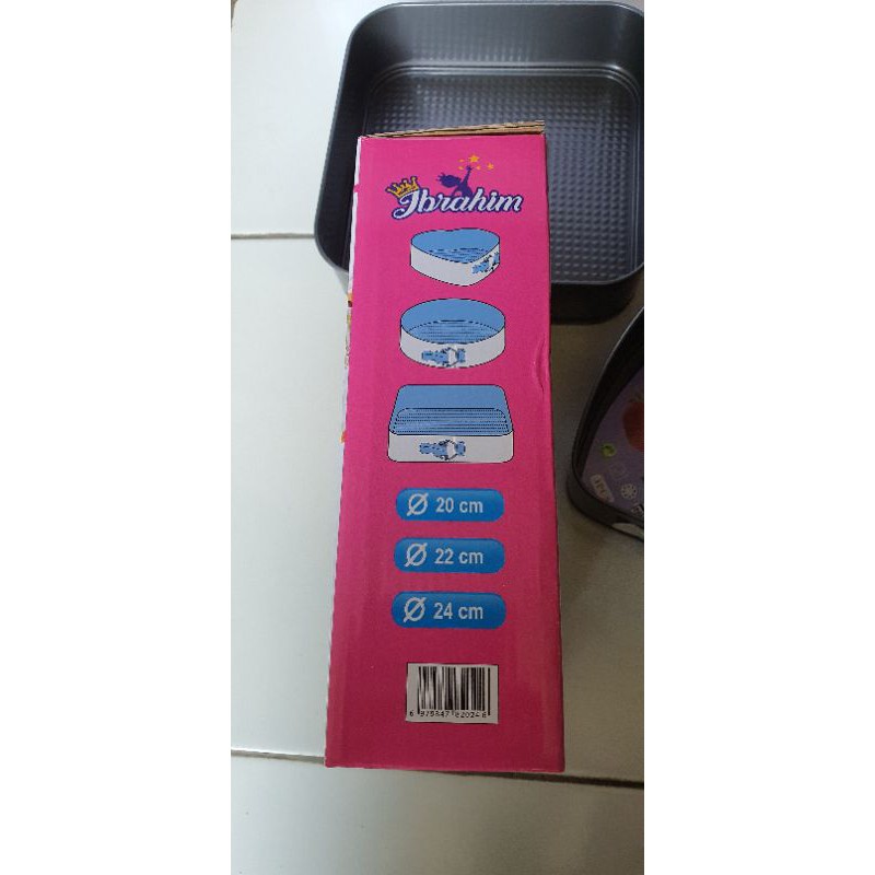 

Cetakan Kue 3 in 1 anti lengket - SBU HARDWARE