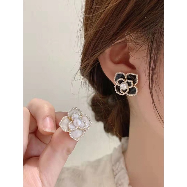 Anting Stud Desain Bunga Camellia Aksen Mutiara Berlian Imitasi Bahan S925 Silver Gaya Retro Untuk Wanita