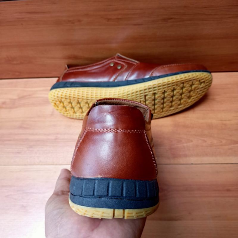 Kickers Sepatu Casual Kasual Pria Bahan Kulit Asli Full 100% Model Slip On Sepatu Santai Kode KC95