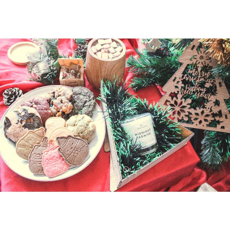 

Santa Treats Christmas Hampers by @que.artdesign