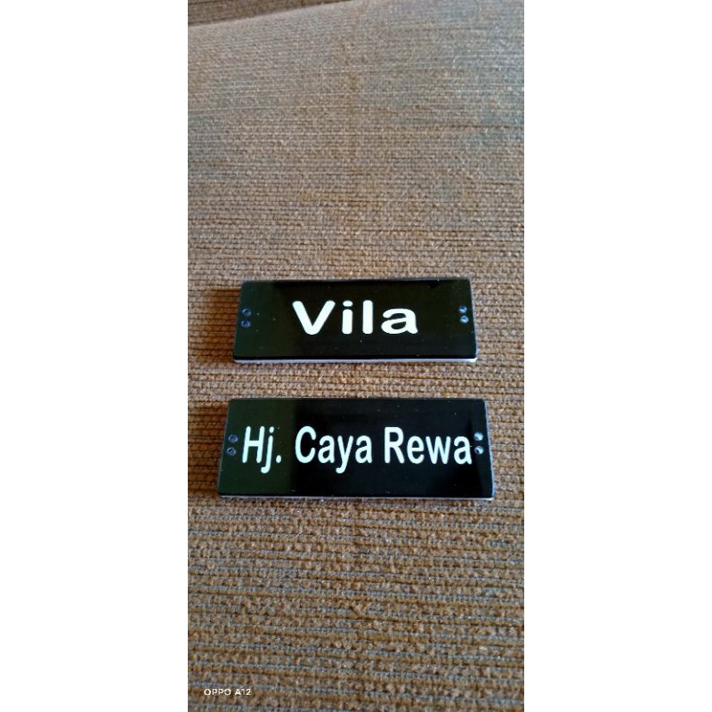

Name Tag Acrylic
