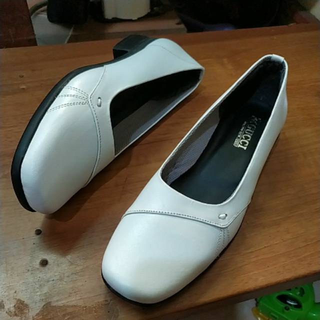 Sepatu perawat/ bidan/ kulit asli.