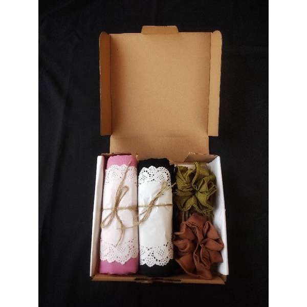 

HAMPERS WISUDA/WEDDING/ULANG TAHUN/KADO AESTHETIC