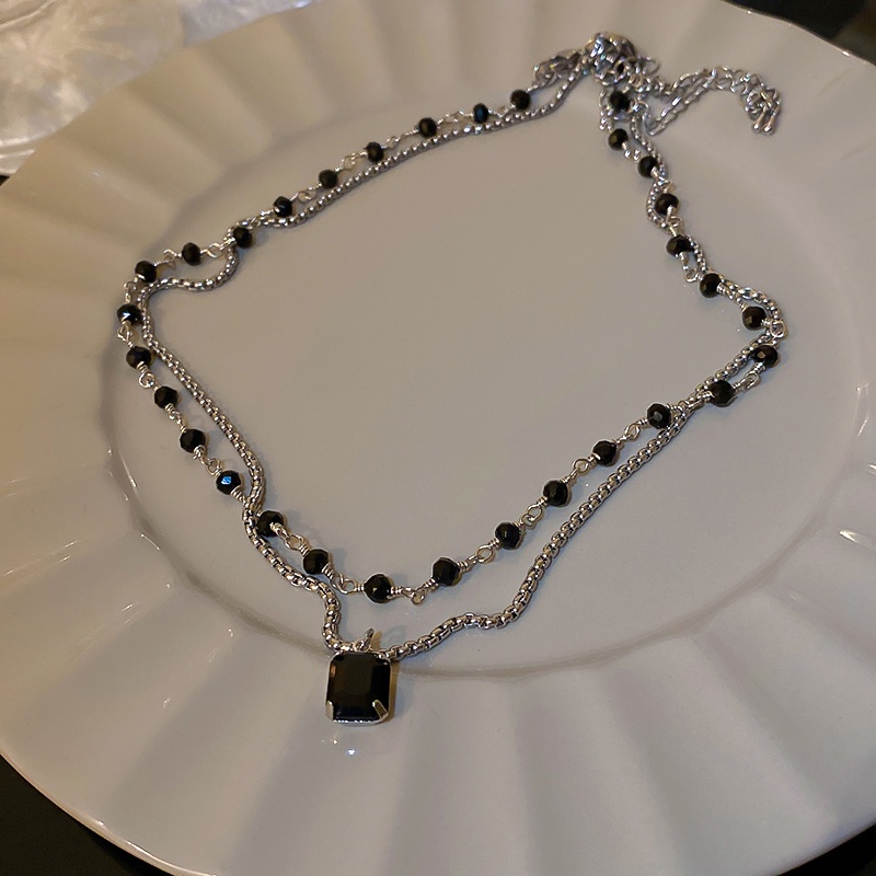 Kalung Rantai Dengan Liontin Kristal Berlian Hitam Bentuk Kotak Retro Mewah Untuk Wanita