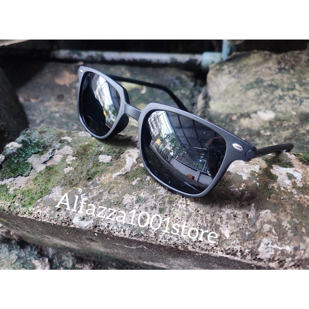 R134015 - Kacamata Kotak Hitam Wanita Pria Keren Kaca Mata Hitam Anti Sinar Radiasi Kacamata Mengemu