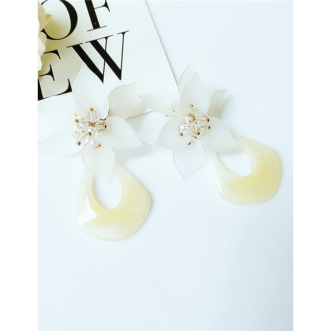 LRC Anting Tusuk Fashion White Acrylic Flower Earrings F67203