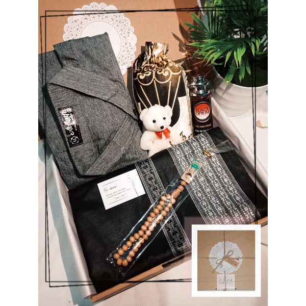 

TERLARIS! - HG - HAMPERS SHOLEH - Hampers box cowok alim - sarung dan koko - cowok kalem - Ekonomis