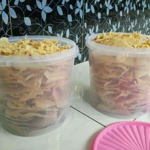 

Peyek Rempeyek Udang / Kacang Gratis Toples ukuran 10 Liter packing bubble wrap + Kardus