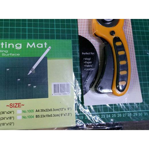 

❀ cutting Mat A2 + rotary cutter murah ☎