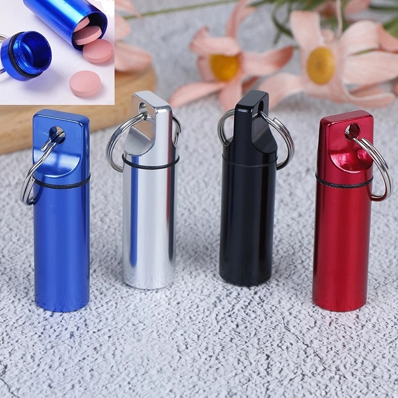 1pc Botol Holder Obat Pil Bahan Aluminum Anti Air Warna Acak Dengan Gantungan Kunci Carabiner