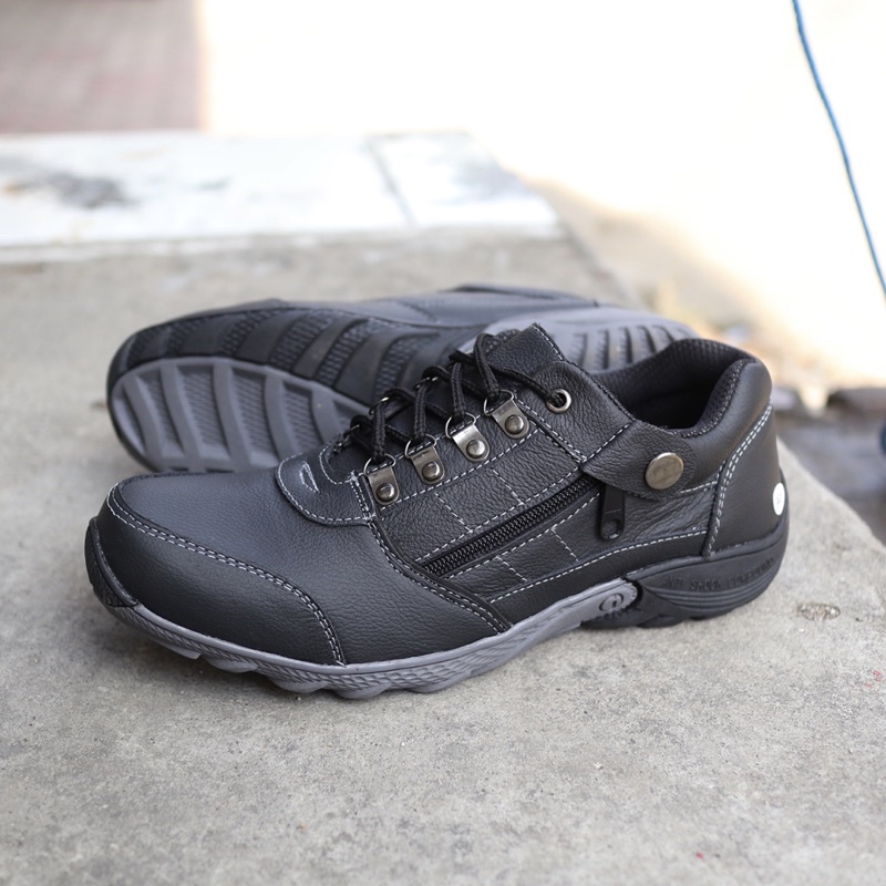 SEPATU CASUAL RS HITAM KULIT ASLI