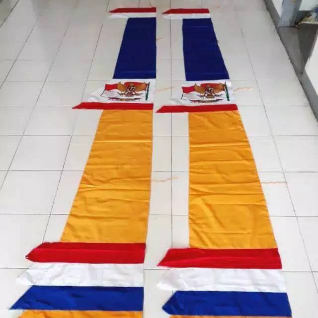 Bendera umul2 biru tua pajang 320cm haraga 20 biji