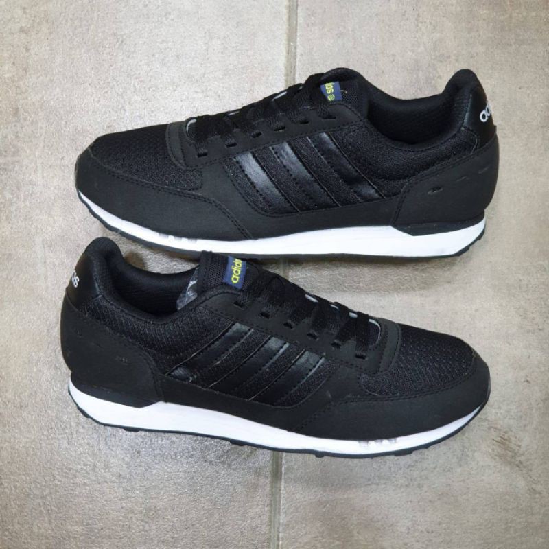 Sepatu Kets Cowok. Adidas Neo Racer. Ukuran 39-43