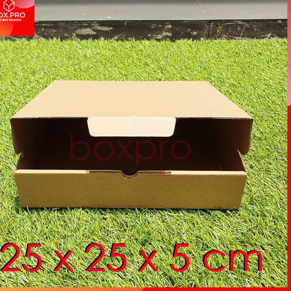 

A8T Kardus Dus uk 25x25x5 cm ( 10 pcs )Die Cut Box Kotak Packing Aksesoris Baju Makanan Pizza Hijab