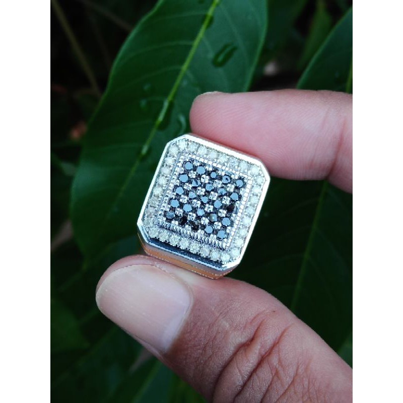 CINCIN BERLIAN HITAM