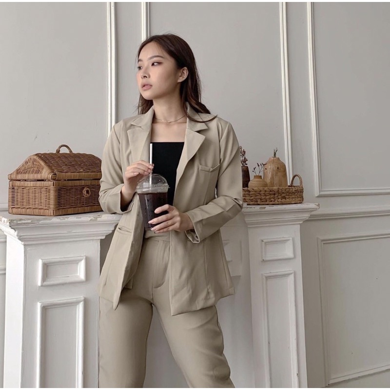 LARA BLAZER WITH POCKETS - BLAZER FORMAL KANTOR POLOS KOREA - JAS LENGAN TANGAN PANJANG - PAKAIAN WANITA - HADIAH / KADO ULTAH CEWEK