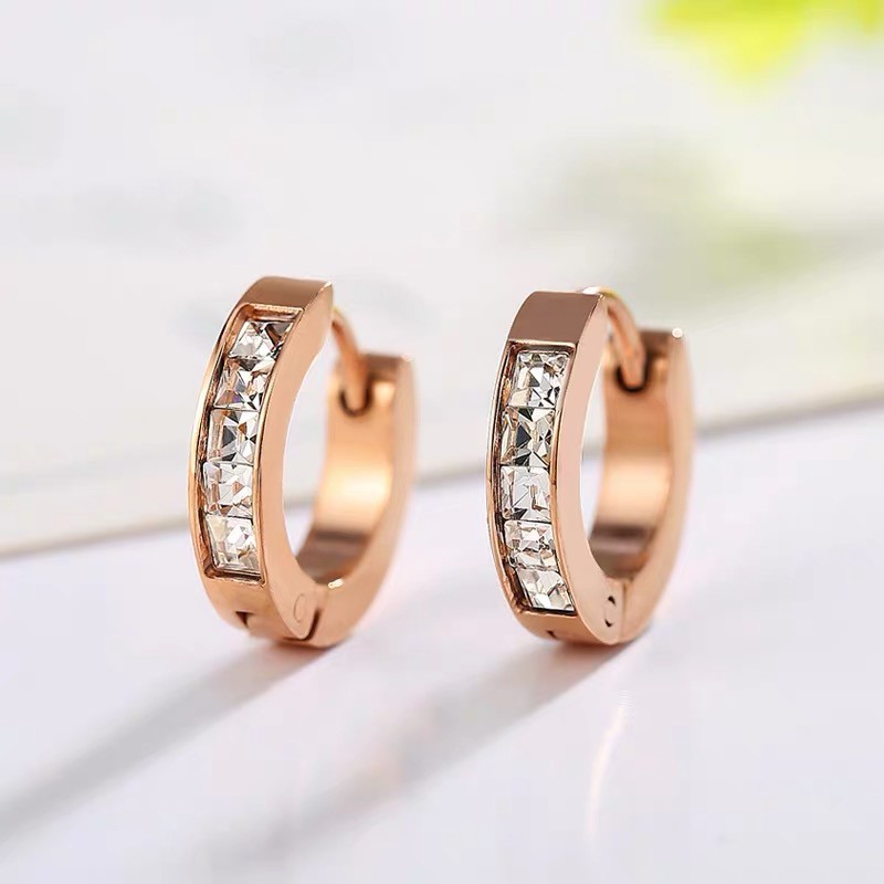 Berlian Imitasi Zirkon Setengah Sisi Berlian Klip Telinga Baja Titanium Berlapis 18 K Rose Gold Anting Clip-On Earrings