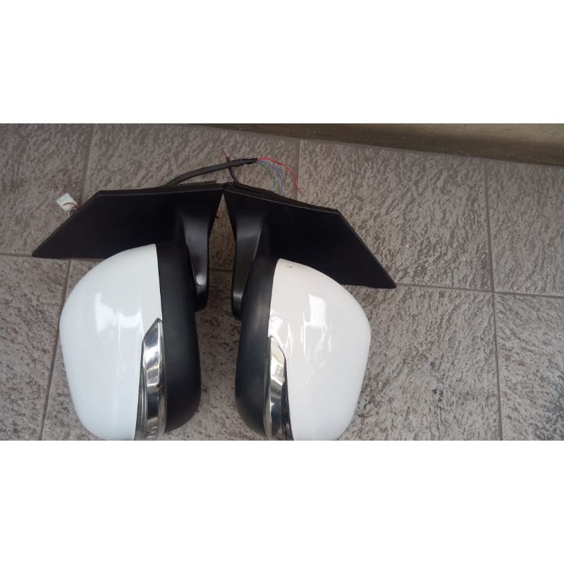 spion mobil Avanza Veloz sepasang