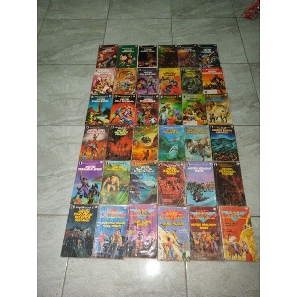 Novel Alfred Hitchcock dan Trio Detektif / Trio Detektif / Alfred Hitchcock  (36 Buku)