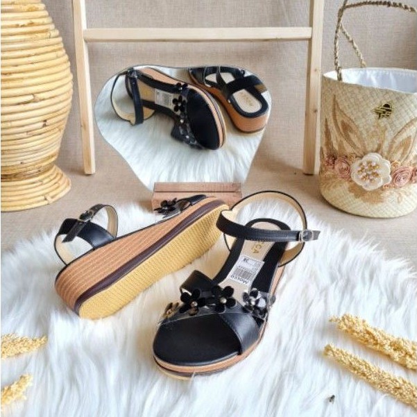 Bryan Carlita Sandal Wedges 5cm Mika Tali Bunga Syantik Sendal Flower Mocca Black Sintetis Dove