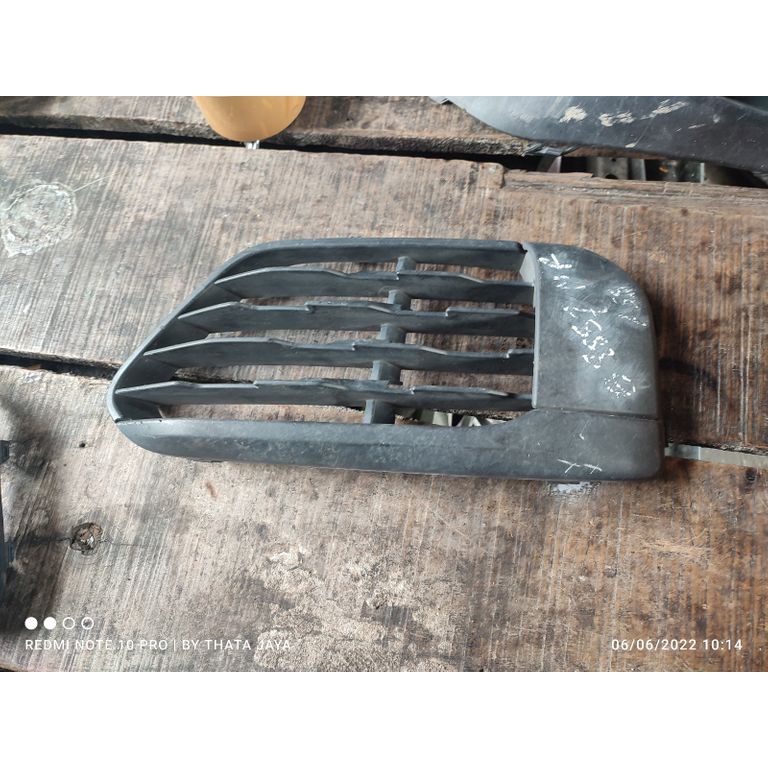 Front bumper right side lower grill bmw x1 f48 2015