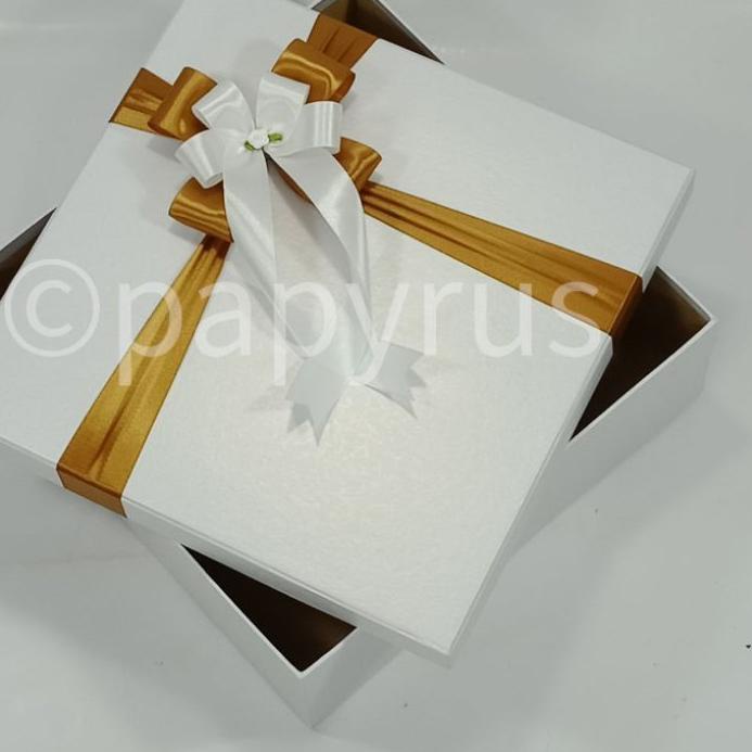 

Recomend PAPYRUS 30X30 Tinggi 10cm Kotak Kado Gift Box Hadiah