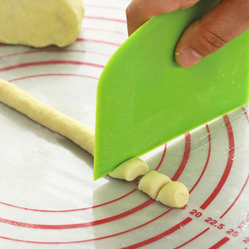 1Pcs Useful Baking Dough scraper / Cake Cream Smooth Spatula/ Dough Cutter Spatula Baking Pastry Tools Kitchen Accessories