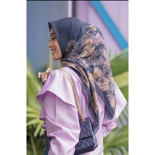 Buttonscarves Les Amities Reborn Indigo