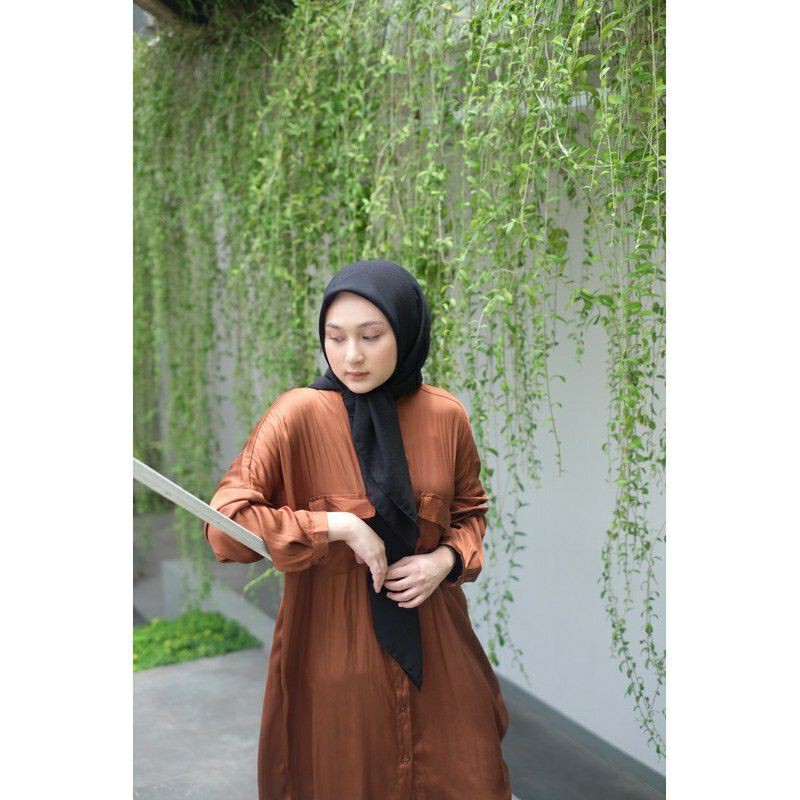 Aluna Square Black by Oclo scarf