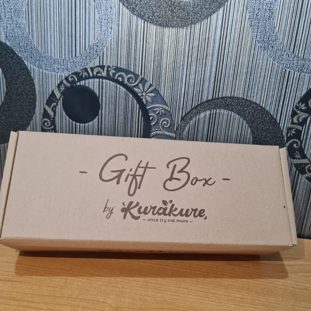

GIFT BOX TOPLES BY KURAKURE // HAMPERS LEBARAN METE OVEN