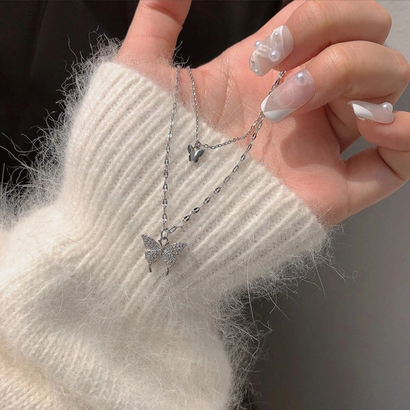 Kalung Rantai Klavikula Double Layer Bentuk Kupu-Kupu Aksen Berlian Untuk Wanita
