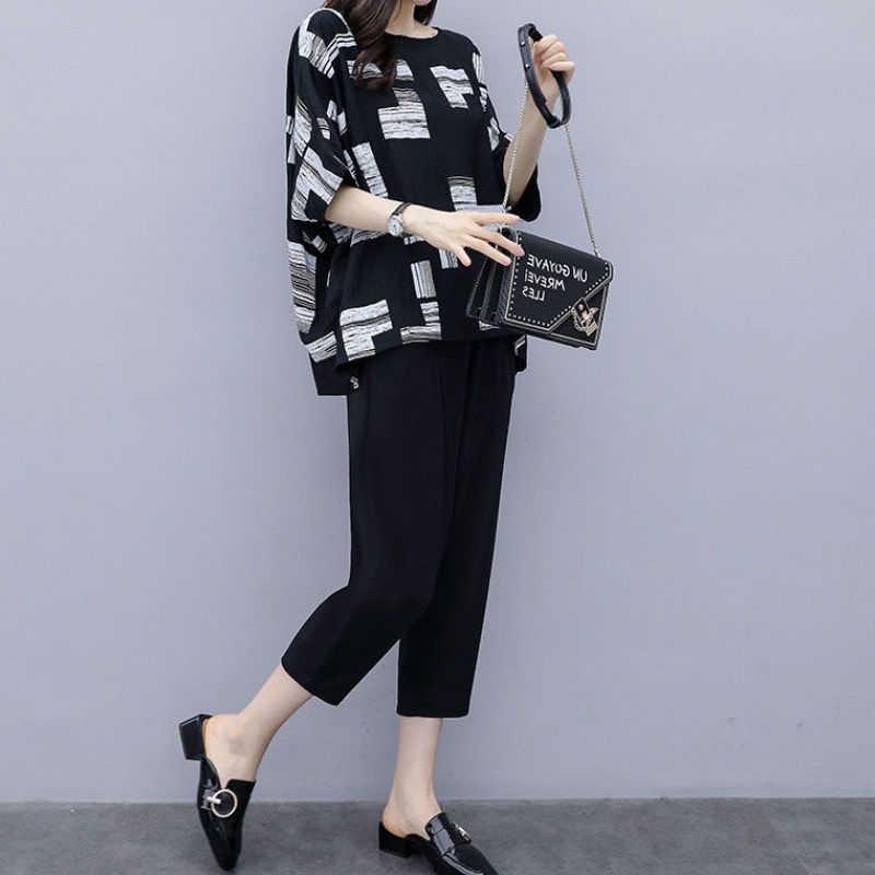 L-5XL Fashion One Set Setelan Wanita Kaos Bunga Printed Longgar Katun Lengan Pendek + Celana Cropped Set Hitam