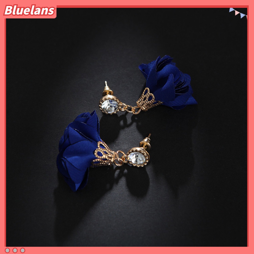 Anting Stud Liontin Bunga Bahan Kain Aksen Berlian Imitasi Gaya Vintage Untuk Wanita