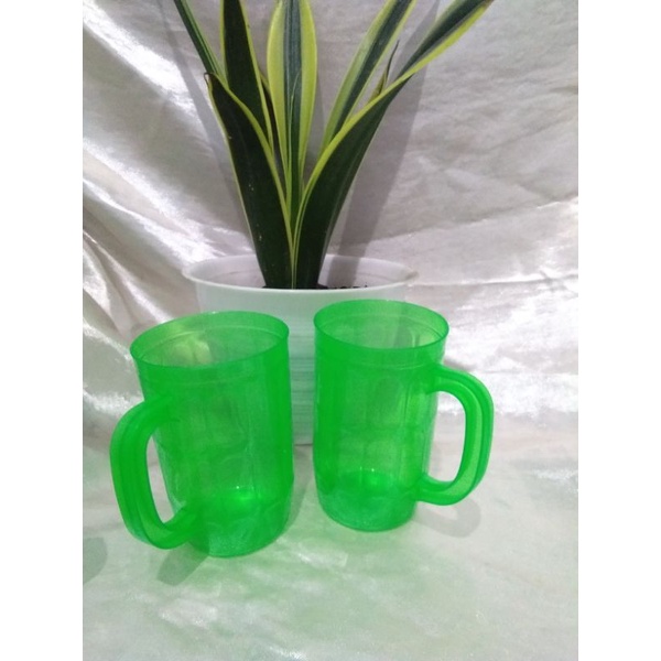 Cangkir plastik bir cap GM