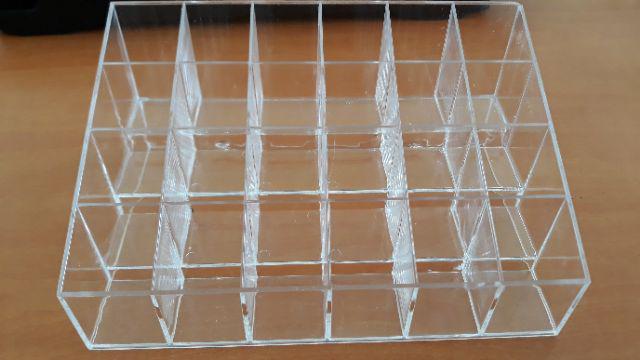 Lipstick Berdiri Dengan 24 Pilihan Warna Transparan @ 1kg Muat 7 Pcs