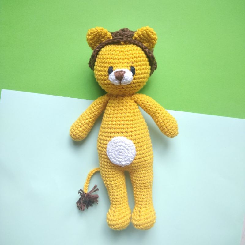 Boneka rajut lion