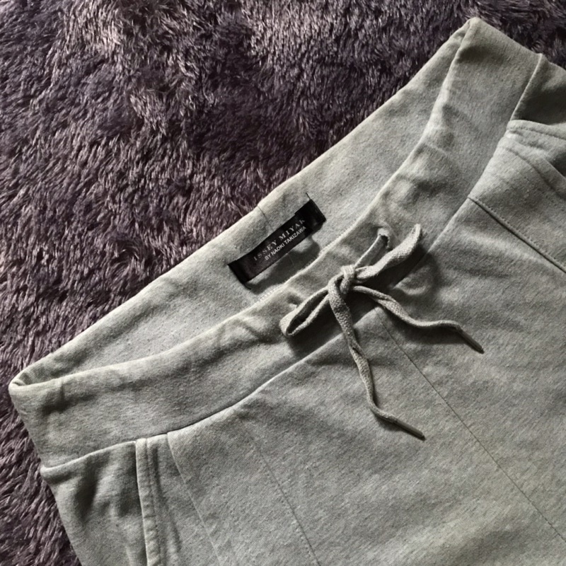 Celana Jogger Issey miyake